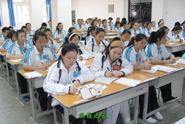 同学们上课